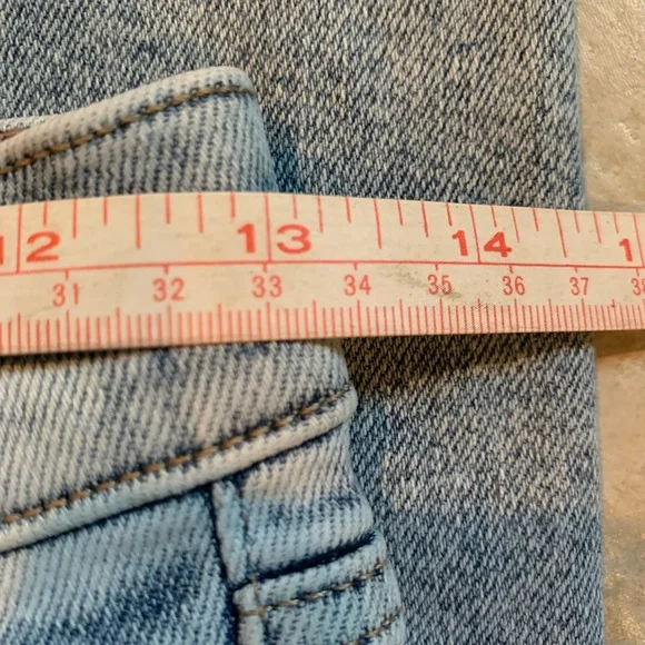 Express light wash crossover skinny jeans. Size 2. - Picture 6 of 9